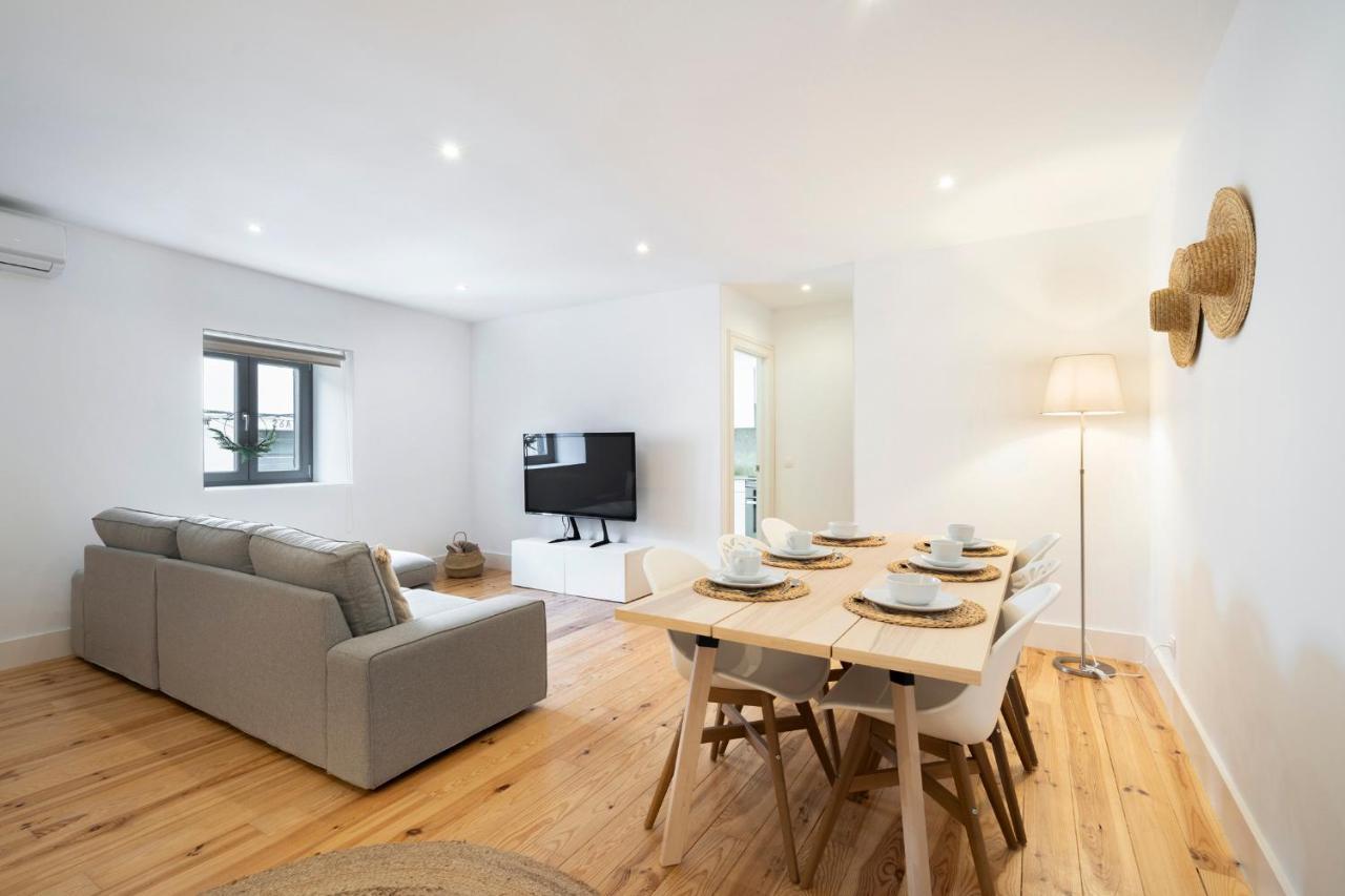 Warm And Cozy Parquet Flooring Apartment In Almada Extérieur photo