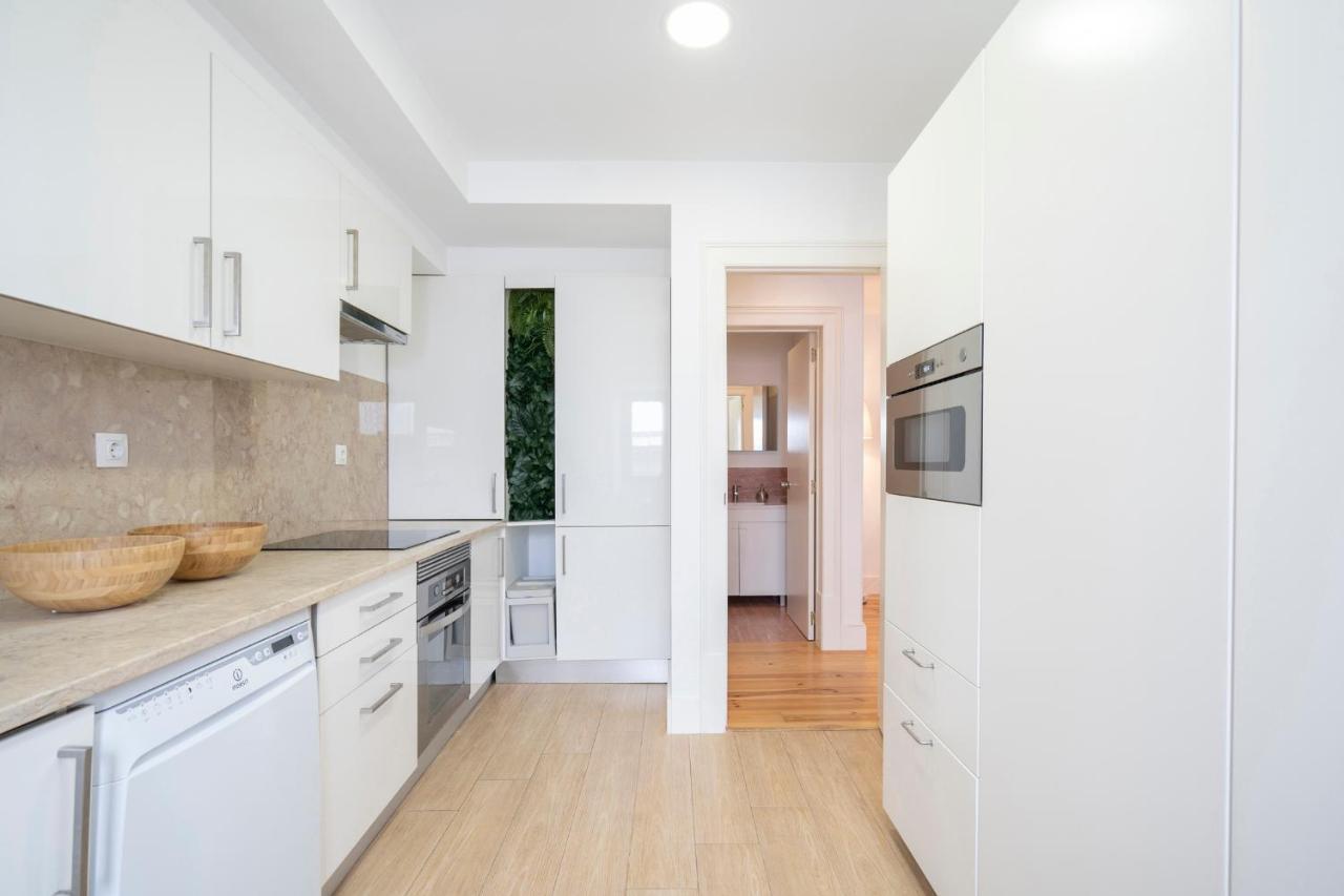 Warm And Cozy Parquet Flooring Apartment In Almada Extérieur photo
