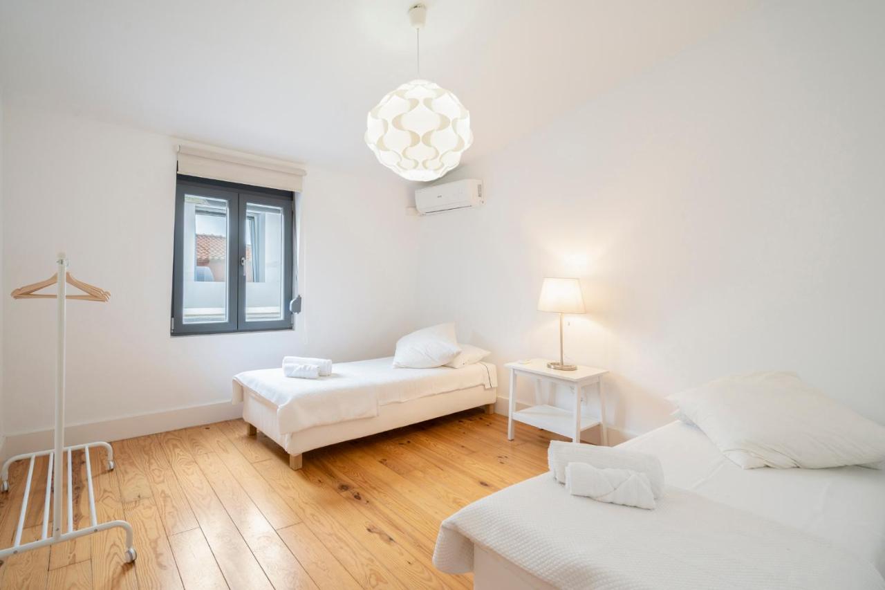 Warm And Cozy Parquet Flooring Apartment In Almada Extérieur photo