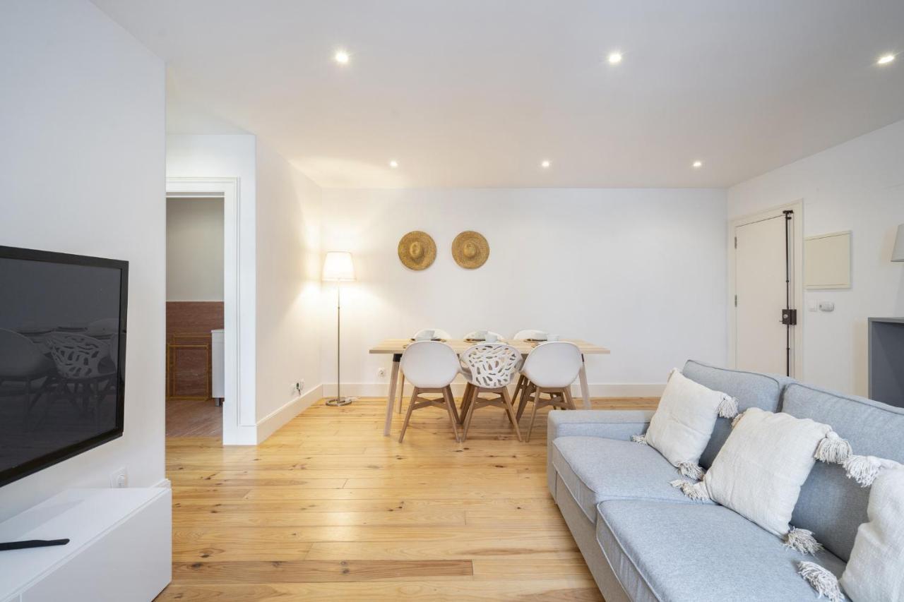 Warm And Cozy Parquet Flooring Apartment In Almada Extérieur photo